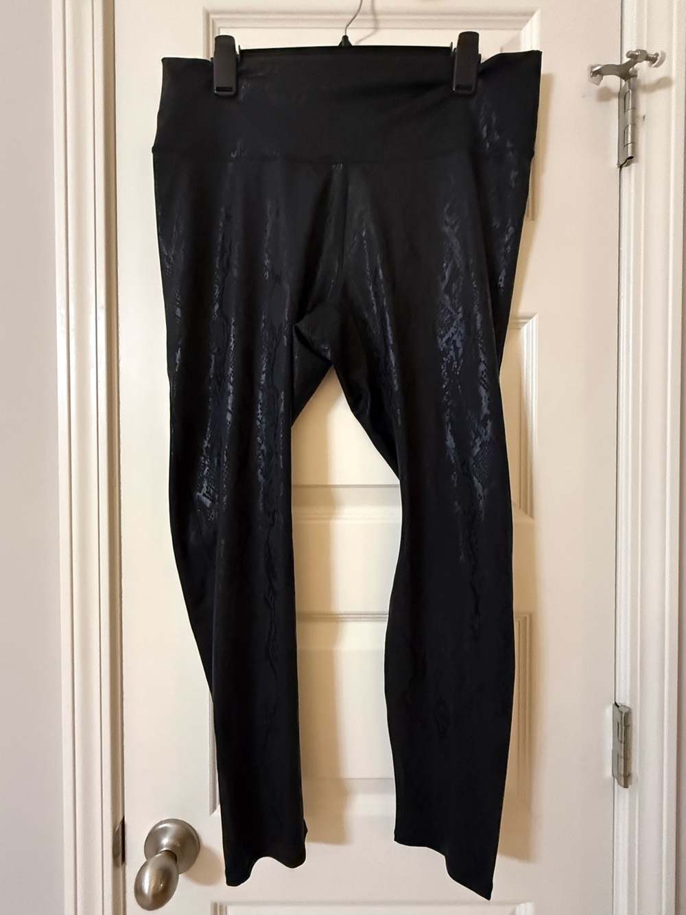 Fabletics Define PowerHold High-Waisted Foil Legging Black Foil Snake 2X Short